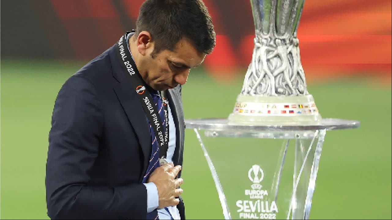 Van Bronckhorst, DT del Rangers: "Los penales son la lotería"