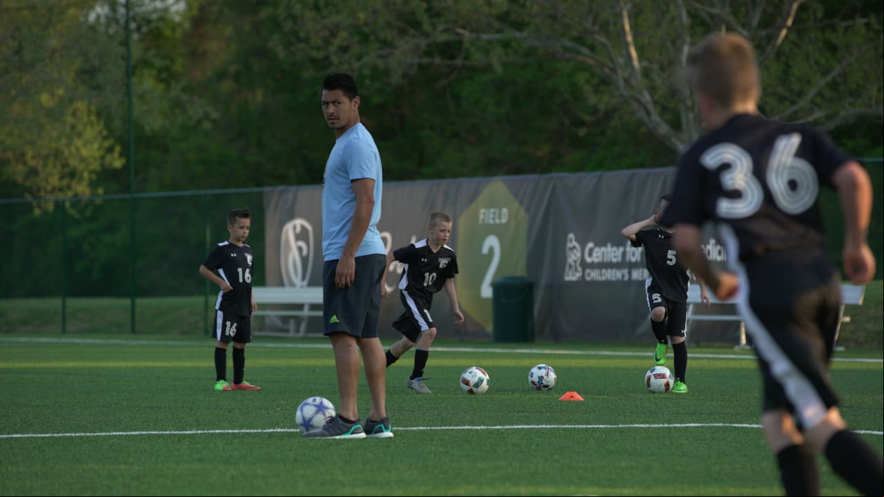 Aunque aún le queda tiempo, Roger quisiera seguir ligado al fútbol después de retirarse. Podría ser entrenador, pinta no le falta.