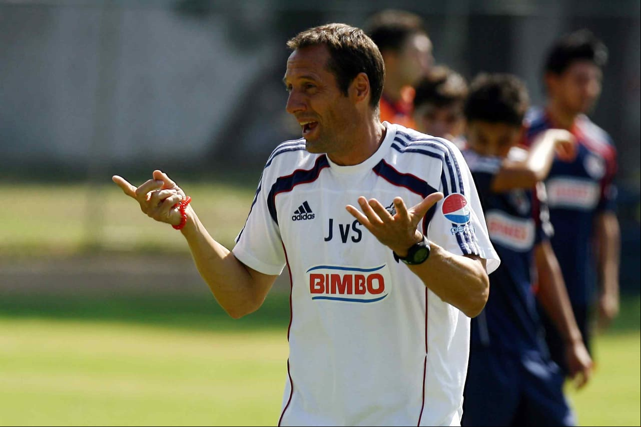 <b>John vant Schip:</b> El holandés llegó respaldado por Johan Cruyff en Chivas, llegó en el Apertura 2012 y metió al equipo a la Liguilla, pero el proyecto no llevaba rumbo y fue destituido al final del torneo.