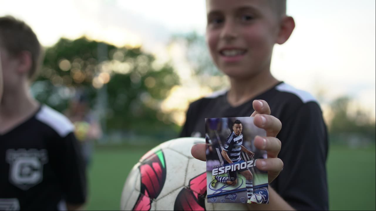 Cartelito de ídolo. Roger es referente para todos en Honduras y en el Sporting Kansas City.