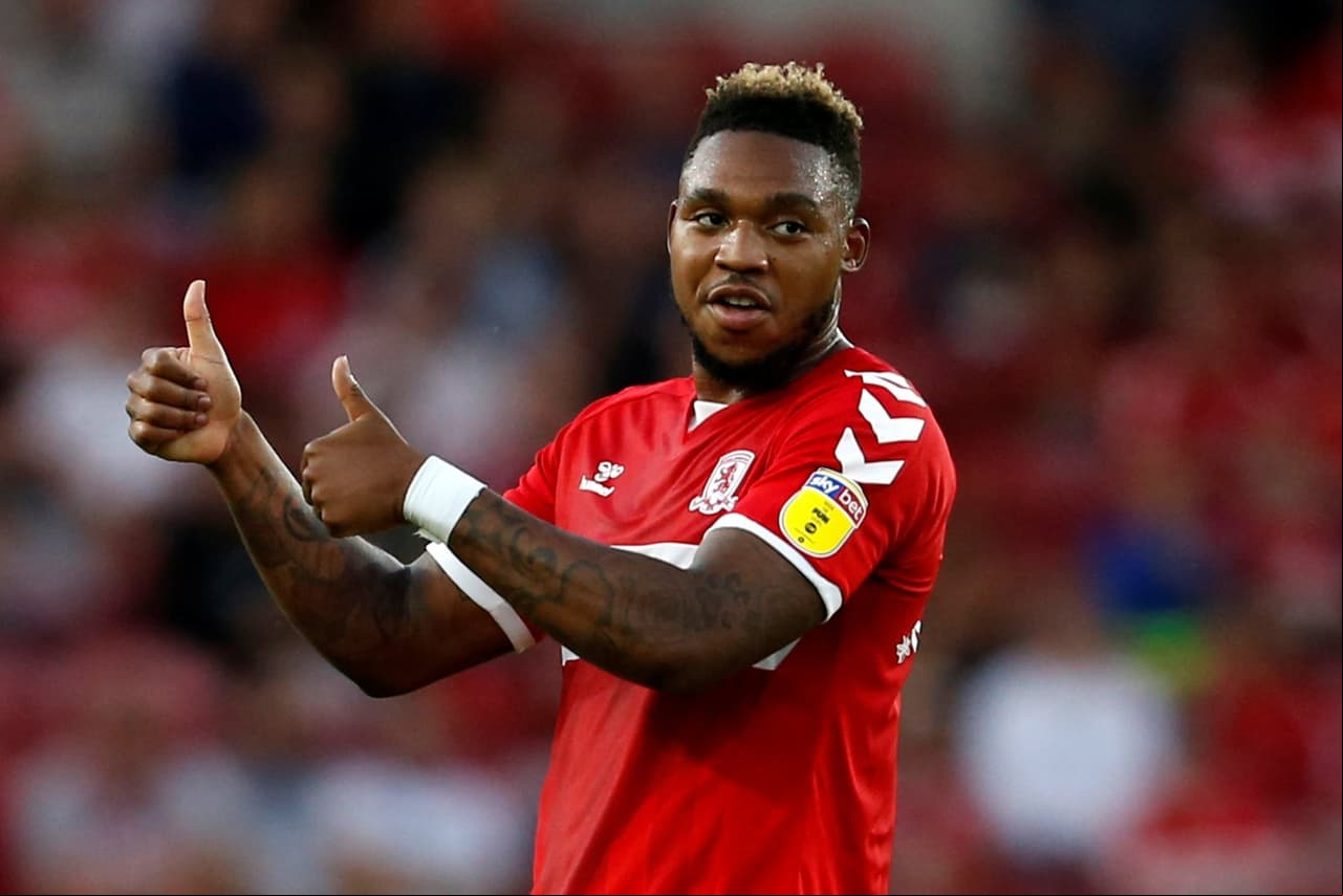 <b>Britt Assombalonga</b>
<br>Jugador delantero originario del Congo. Actualmente juega para el Middlesbrough de la EFL Championship, también juega para el selectivo de su país.