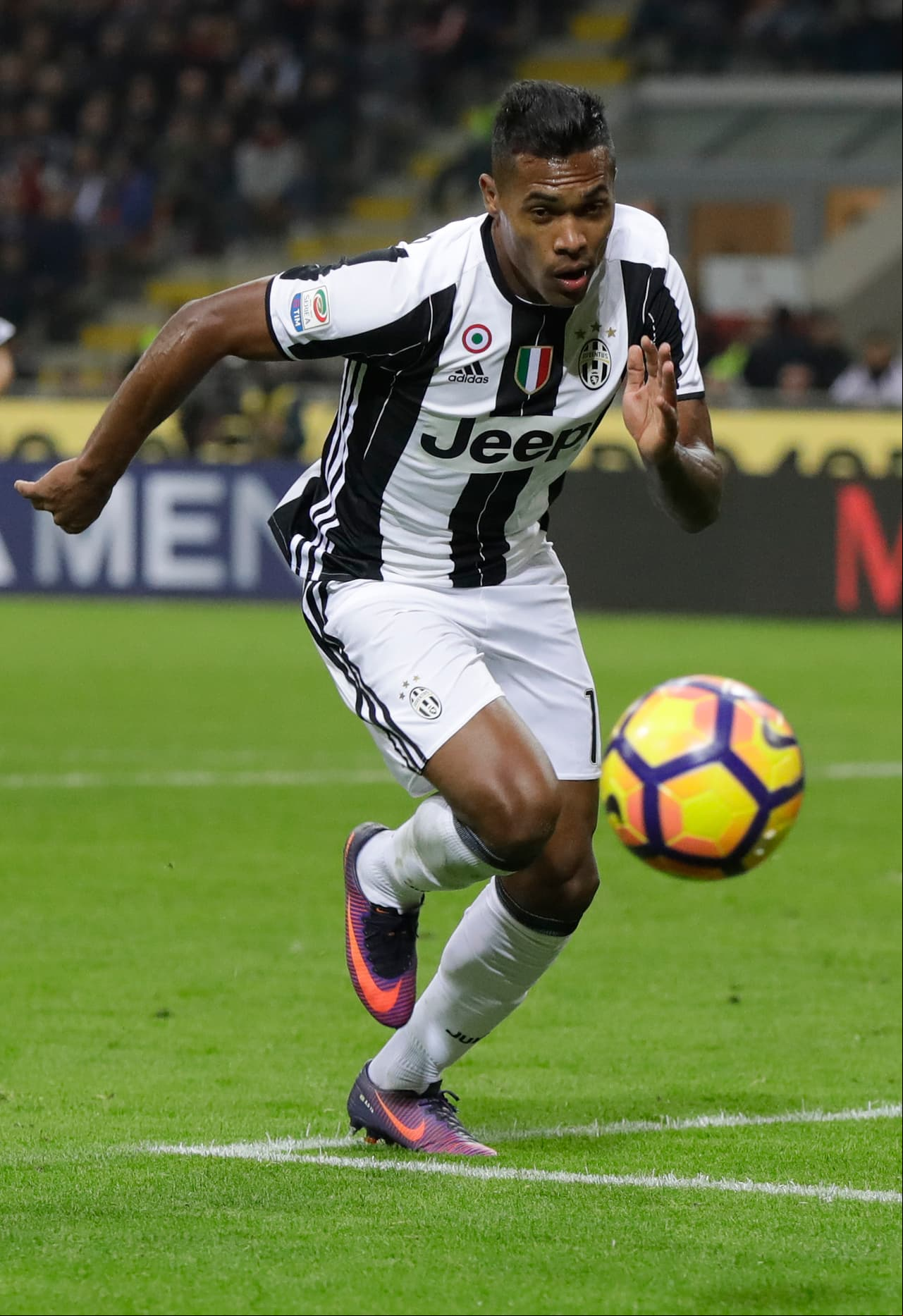 El brasileño Alex Sandro sigue sonando fuerte para salir de la Juventus. Se habla del Chelsea como su posible destino.