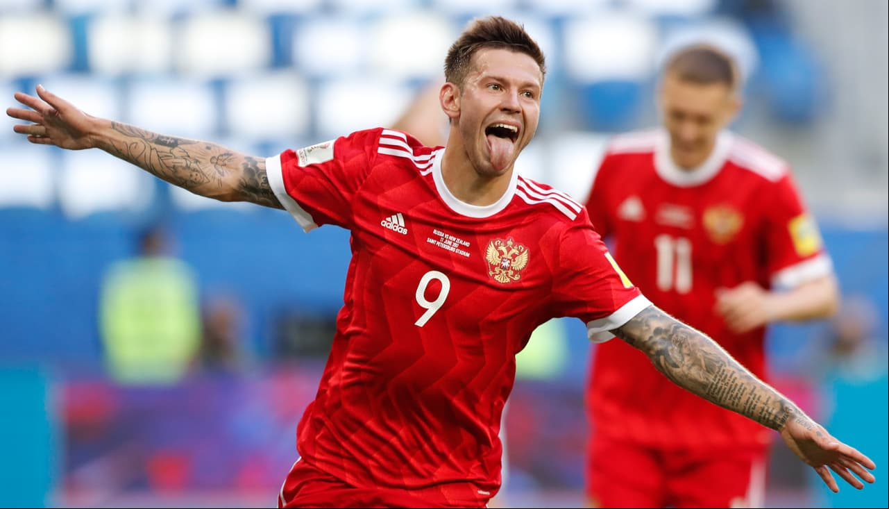 <b>Primer bombo:</b> Rusia como local es el primer y único país que desde el principio tiene un cupo fijo, luego de que se decidiera que el campeón mundial también debía luchar por su cupo.