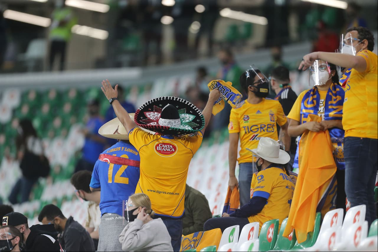 La afición mexicana siempre presente en todo el mundo y, en el Mundial de Clubes de la FIFA, no es la excepción. Fanáticos de Tigres así viven la pasión por su equipo y el futbol previo a la semifinal ante Palmeiras.