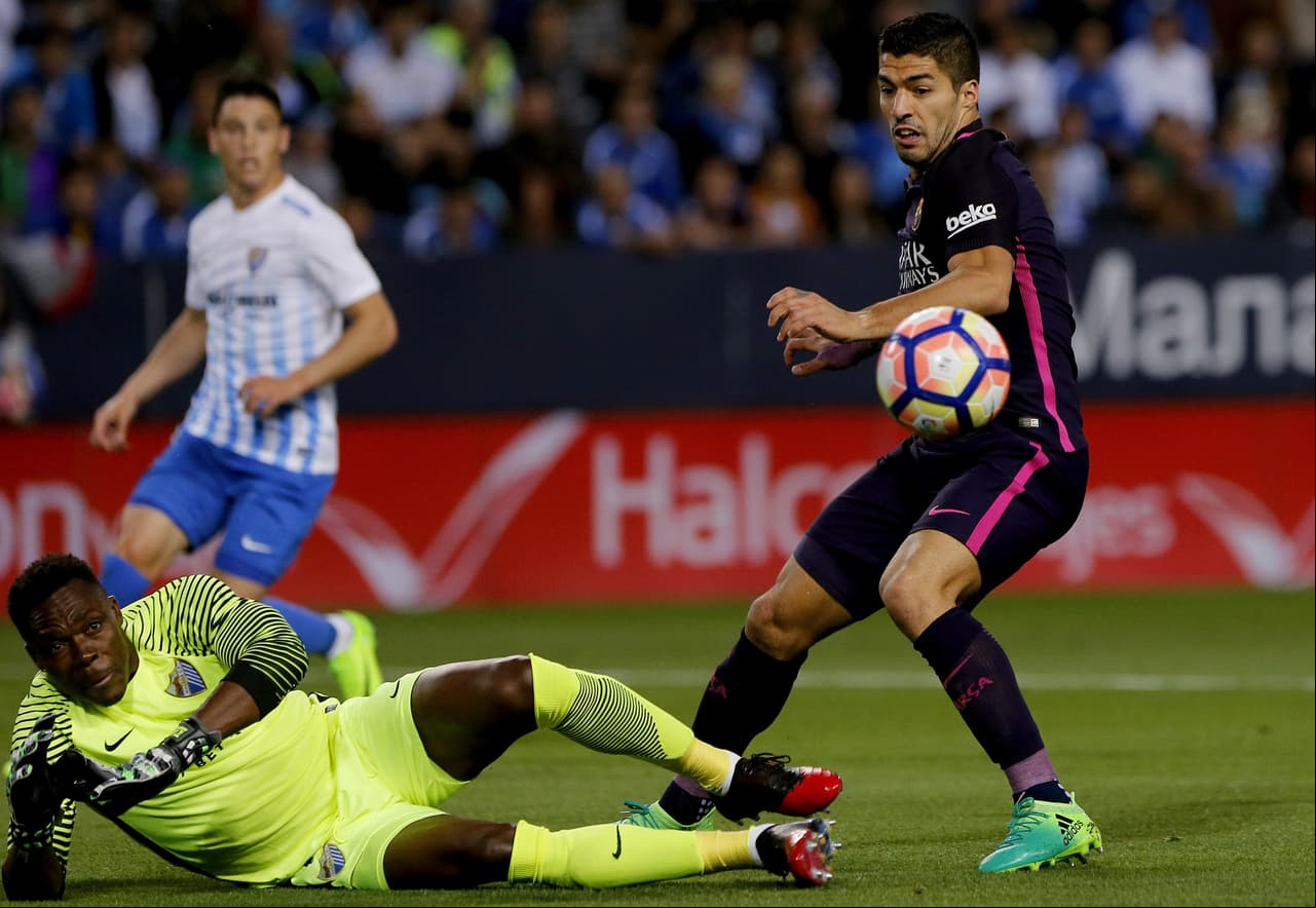 El Barcelona es letal con espacios y no tardó en encontrarlos con un envío largo de Jordi Alba sobre Luis Suárez. El disparo del uruguayo lo desvió el meta camerunés Carlos Kameni. Fue la primera ocasión clara de los hombres de Luis Enrique.