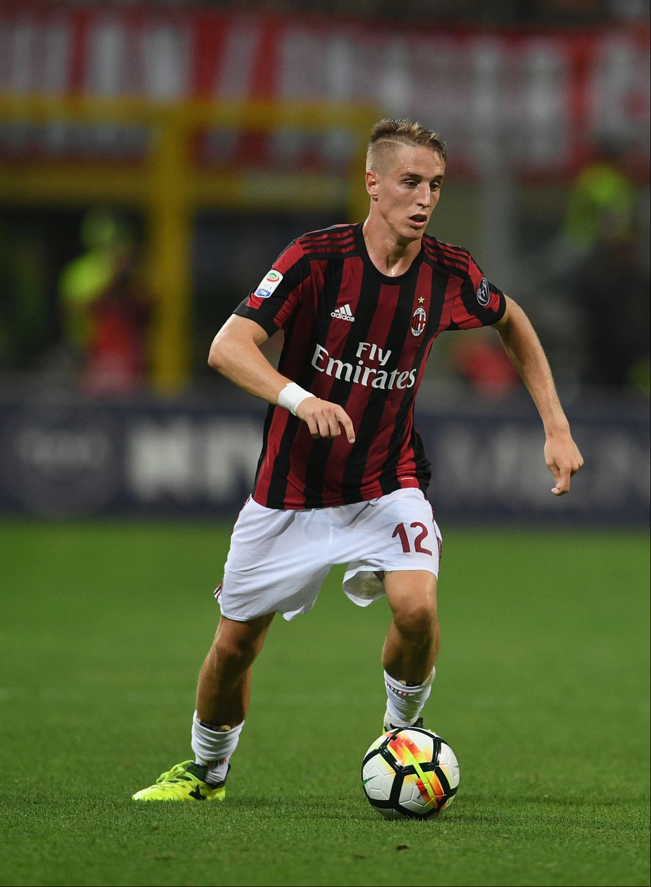 17. Andrea Conti (A.C. Milan) - 3 millones de euros