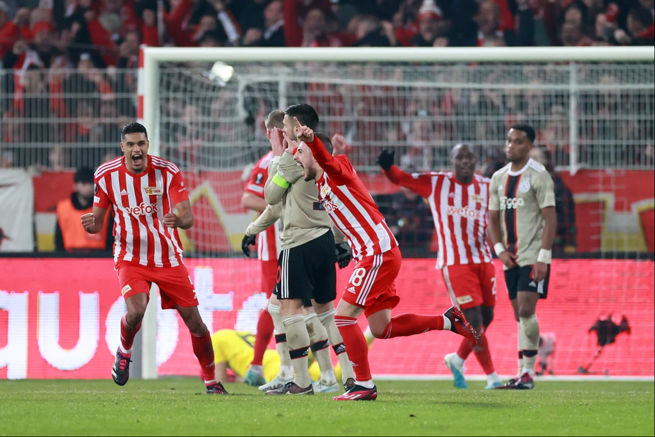 En la segunda parte de la jornada, el Unión Berlín venció 3-1 al Ajax, la Roma le ganó 2-0 al Salzburg, el Rennes derrotó 1-0 al Shaktar y en el platillo fuerte: el Manchester United le ganó 2-1 al Barcelona y por marcador global, los culés quedaron eliminados.