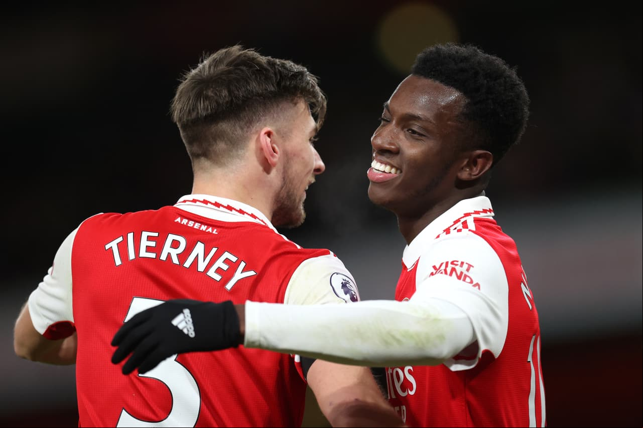 Arsenal remonta frente al West Ham United y no afloja el paso rumbo al título de la Premier League. Los Gunners llegaron a 40 puntos tras vencer 3-1 y aventajan por siete a su perseguidor, a espera de saber el resultado del Manchester City.