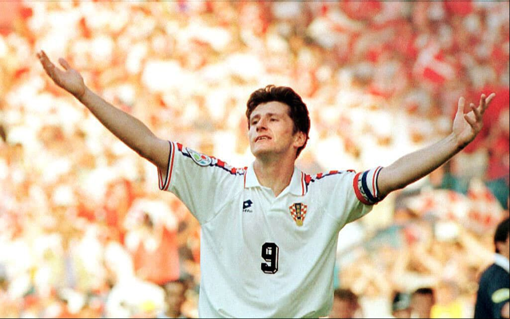 Davor Suker (Retirado) - Debutó con 16 años en el NK Osijek de Croacia y posteriormente pasó por grandes equipos de Europa, siendo el Real Madrid la cúspide de su carrera. Fue Botín de Oro en Francia 1998 donde llevó a la selección de su país a un meritorio tercer lugar.