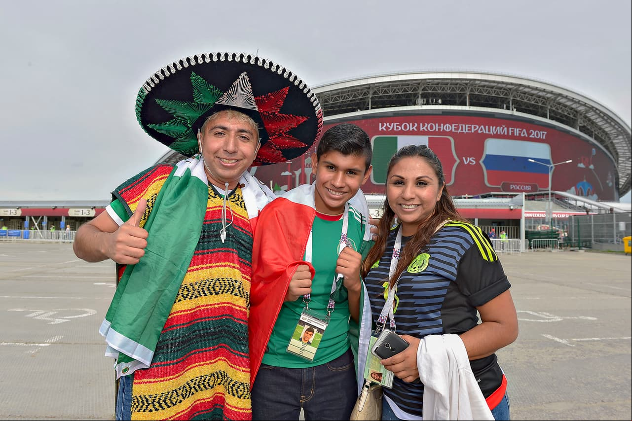 Los aficionados de Rusia y México encontraron las maneras más creativas de apoyar a sus respectivas selecciones. Te compartimos las mejores imágenes de lo visto en la Kazan Arena.