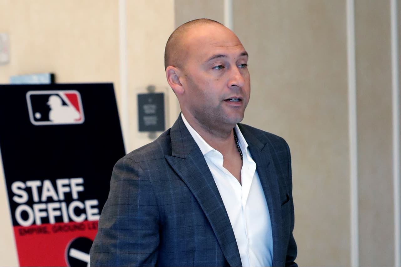 Derek Jeter dejó su cargo de director ejecutivo de los Miami Marlins