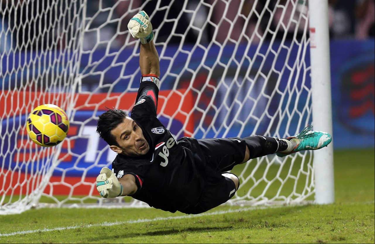 Gianluigi Buffon: Recientemente celebró su partido 1,000 como profesional y continúa siendo uno de los mejores en su posición.