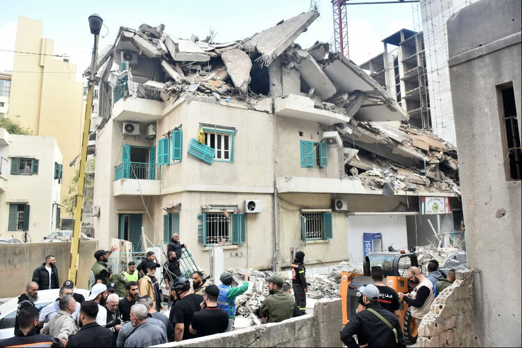 Israel mata al principal portavoz de Hezbollah en un ataque en el centro de Beirut