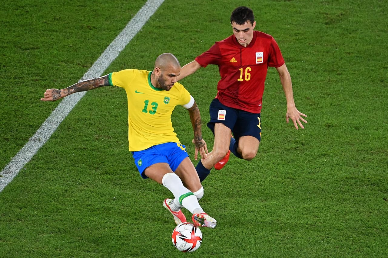 Dani Alves, uno de los jugadores más experimentados de Brasil, derrochaba talento.