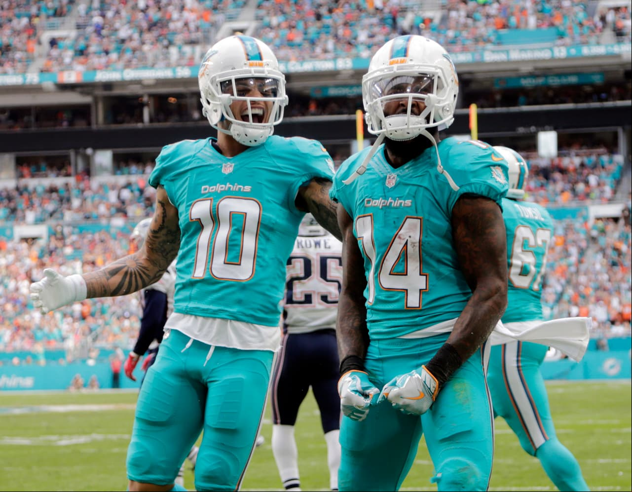 <i>Pronóstico de la temporada</i>
<br>Miami podría tener un buen inicio de temporada si se pone las pilas desde el arranque de la actividad. Tiene juegos claves como el debut ante Tampa Bay, la visita a los Chargers y un juego en Londres contra los Saints. Uno de sus partidos más difíciles será su visita al nuevo estadio de Atlanta, así como los choques en el Hard Rock Stadium ante Raiders, Broncos y Pats. 
<b>PICK: 8-8</b>