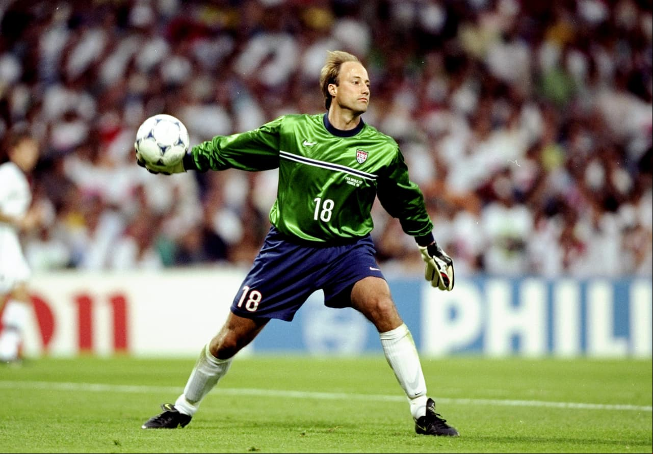 Un caso destacado es el del arquero estadounidense Kasey Keller que participó en los mundiales de 1990, 1998, 2002 y 2006. No estuvo en 1994 por decisión técnica de Bora Milutinovic, pero vale destacar su longevidad con el equipo de su país.