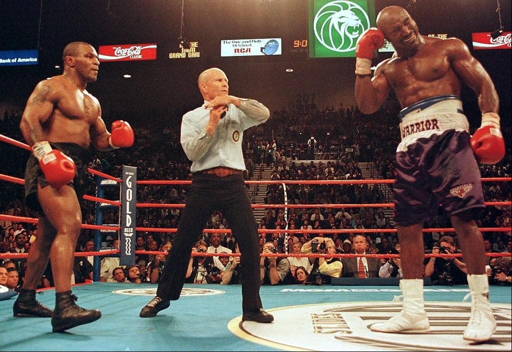 Tyson, que se caracterizó por su fuerte carácter en el cuadrilátero y fuera de él, perdió esa pelea por descalificación, en un momento que marcaría el momento descendente de su carrera.