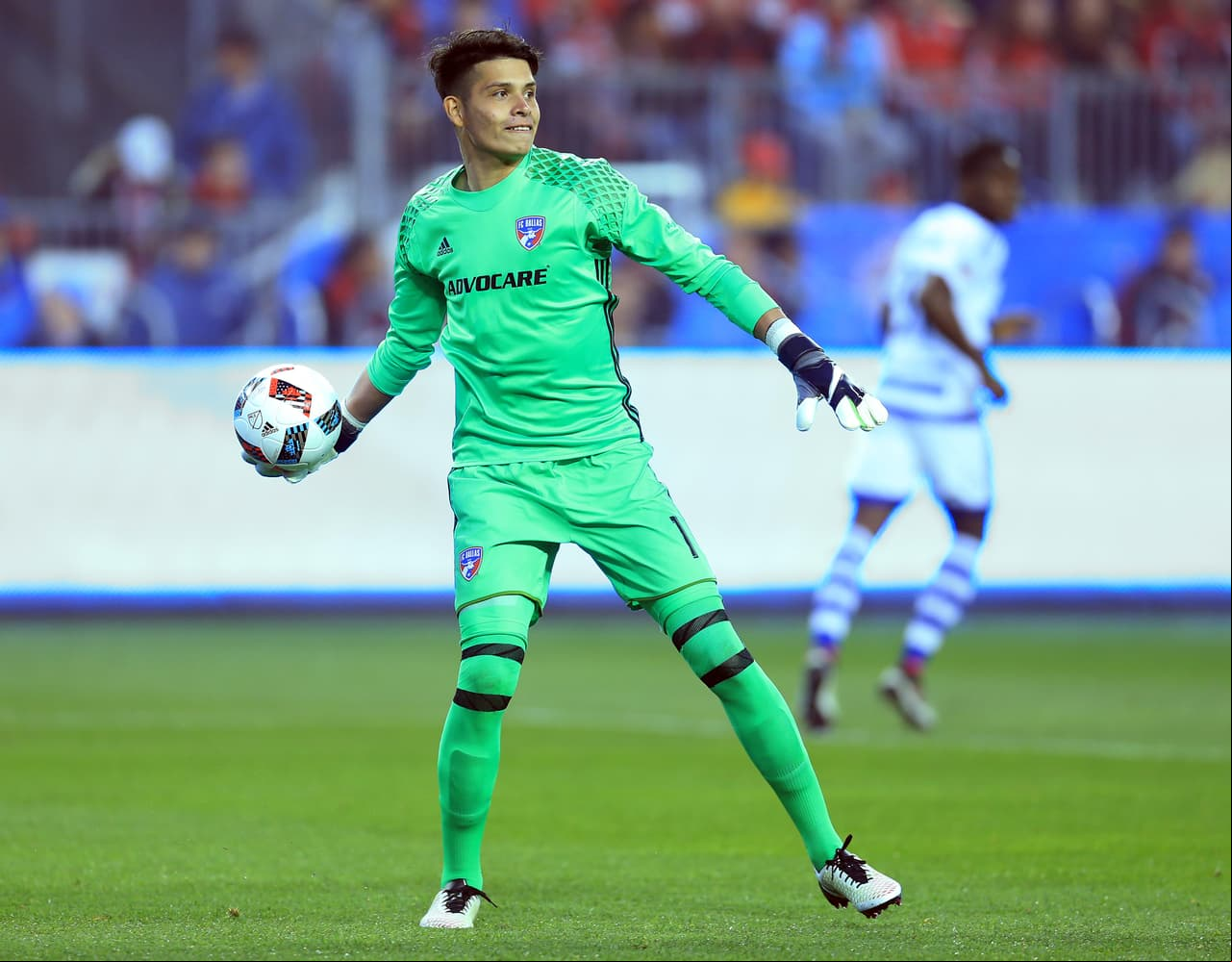 TORONTO, ON - MAY 07: Jesse Gonzalez #1 of FC Dallas throws the ball during the first half of an MLS soccer game against Toronto FC at BMO Field on May 7, 2016 in Toronto, Ontario, Canada. (Photo by Vaughn Ridley/Getty Images)