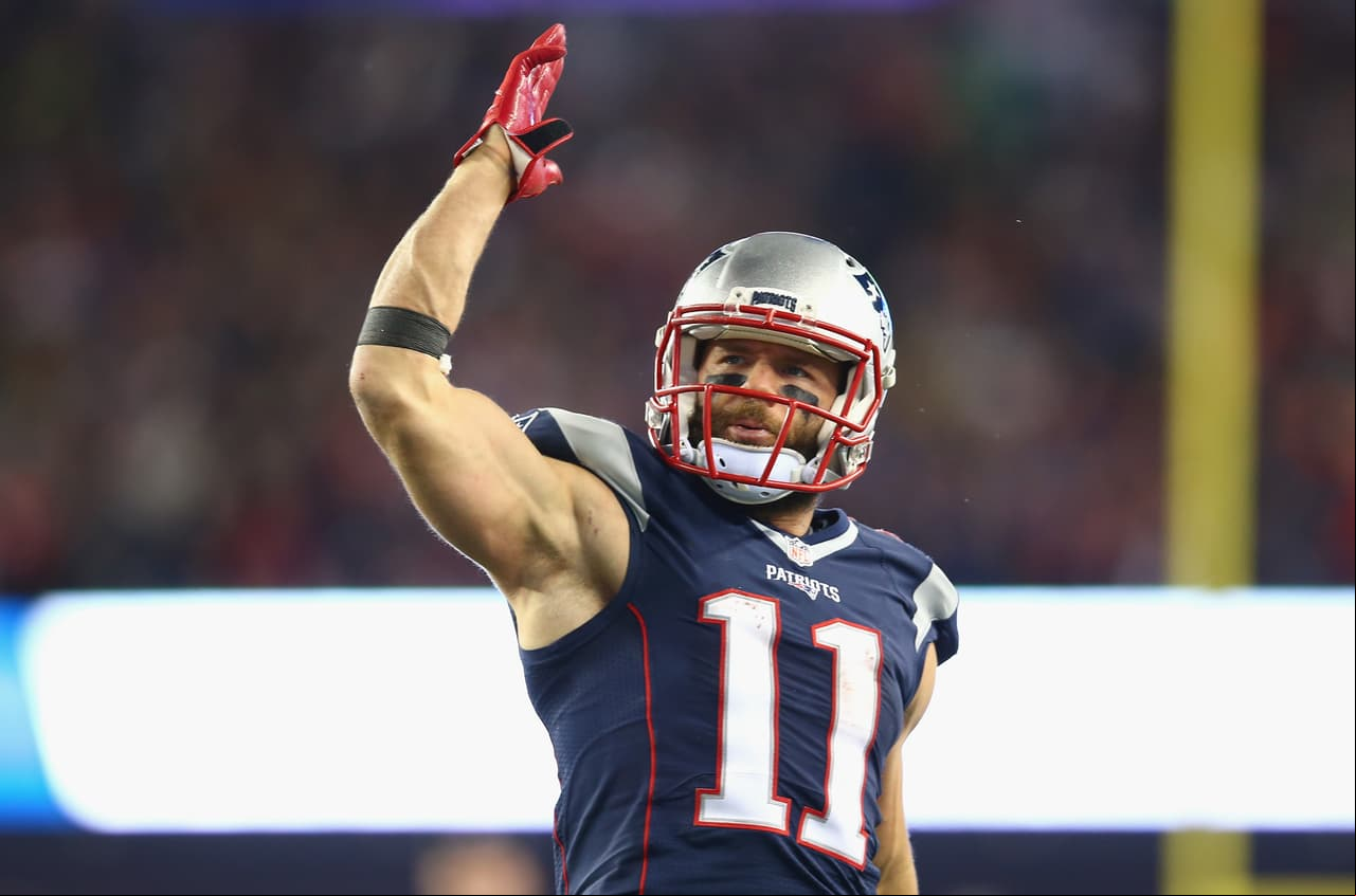 Bajas: Julian Edelman se perderá la temporada por una grave lesión sufrida en la pretemporada. Además, New England vio partir a jugadores que dejaron huella en el equipo y fueron importantes el año pasado que salieron campeones. Se fueron el ala cerrada Martellus Bennett (Packers), el corredor LeGarrette Blount (Eagles) y el esquinero Logan Ryan (Titans).