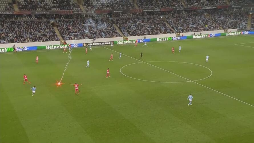 Interrumpen el partido Malmö-Union Berlín por lanzamiento de bengalas