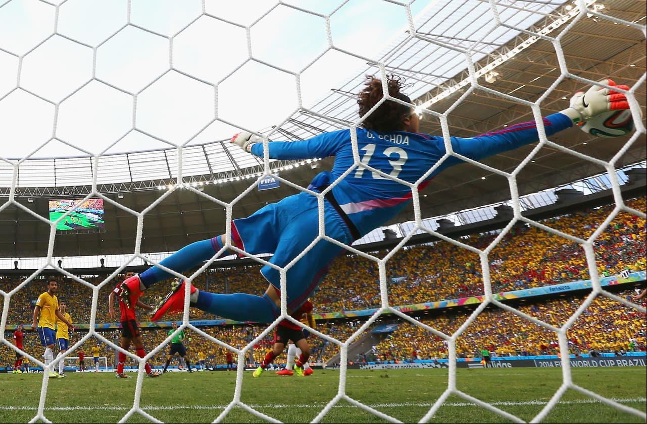 Guillermo Ochoa: Es el único portero mexicano que ha emigrado al fútbol europeo. Actualmente es el titular del Granada en La Liga.