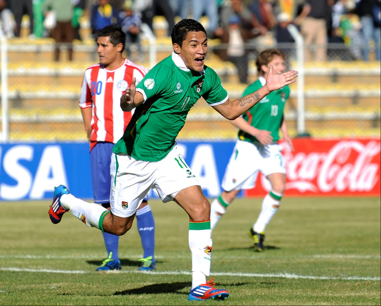 En el camino a Brasil 2014, 
<b>una diesmada Paraguay fue la que primero sufrió la dificiltad de la altura de La Paz.</b> Alcides Peña y Pablo Escobar, con doblete, marcaron los 3 goles de Bolivia. Cristian Riveros marcó el único gol de los paraguayos en los minutos finales.