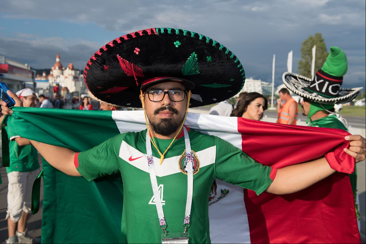 El ambiente se iba calentando a las afueras del Estadio Fisht.