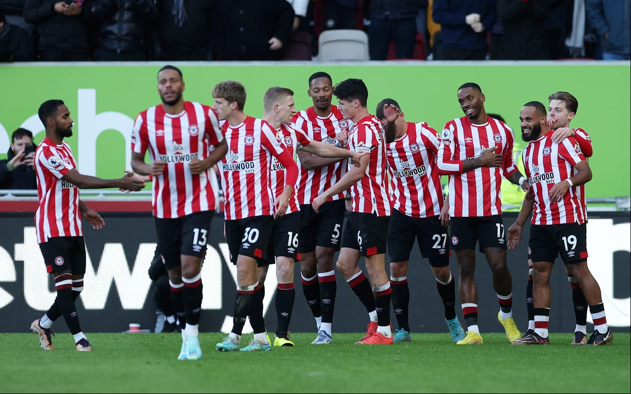 El Tottenham rescató el empate frente al Southampton (2-2) con un gran partido de Harry Kane. El Huracán y Hojberg dieron los goles para los Spurs, mientras que Ivan Toney y Vitaly Janelt anotaron para el Brentford.