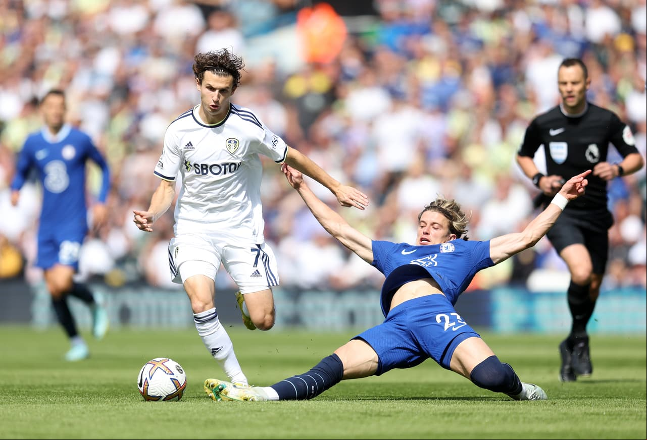 Los juegos de domingo de la Jornada 3 de la Premier League dejó los siguientes resultados: Leeds United 3-0 Chelsea, Newcastle 3-3 Manchester City y West Ham 0-2 Brighton.