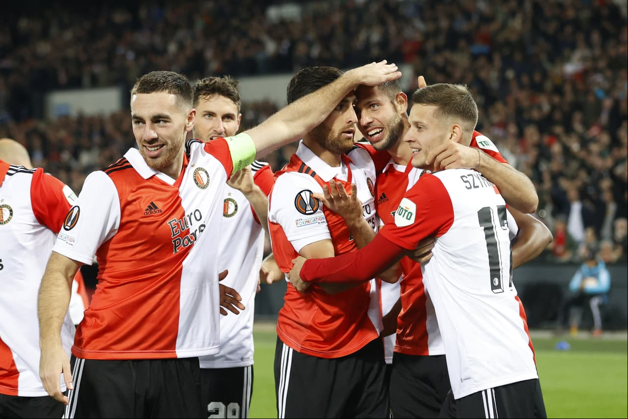 PSV triunfa con gol de Guti y Guardado hace historia en Europa League
