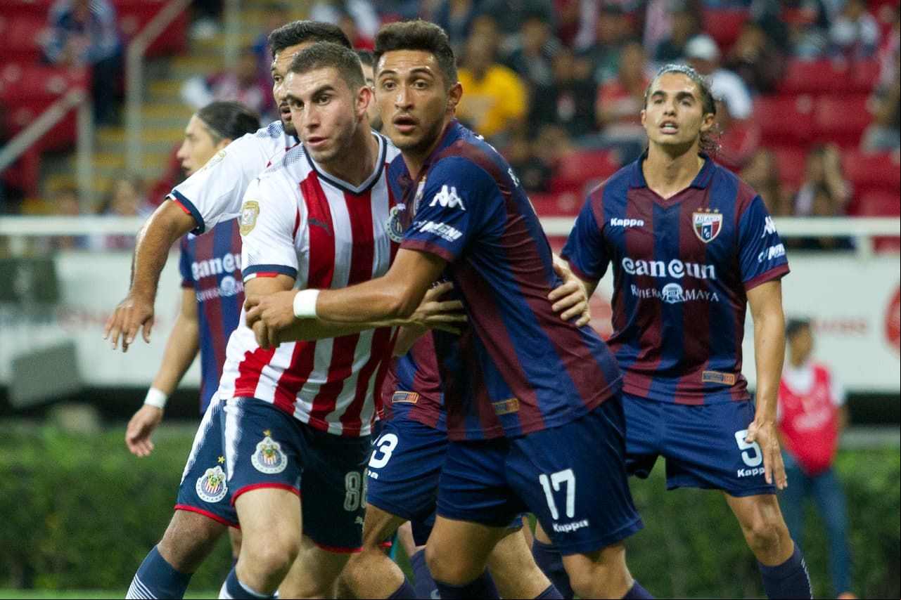 Después pasó por Pachuca, Coras, Atlante, Tlaxcala y Pioneros, estos últimos equipos de la Segunda División. Actualmente entrena con Veracruz.