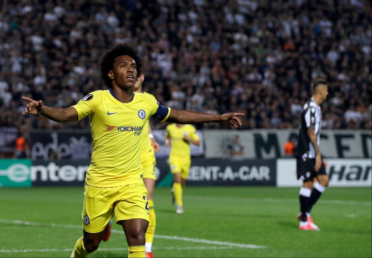 En una salida en velocidad, Ross Barkley encontró por la banda izquierda al brasileño Willian al minuto 7.