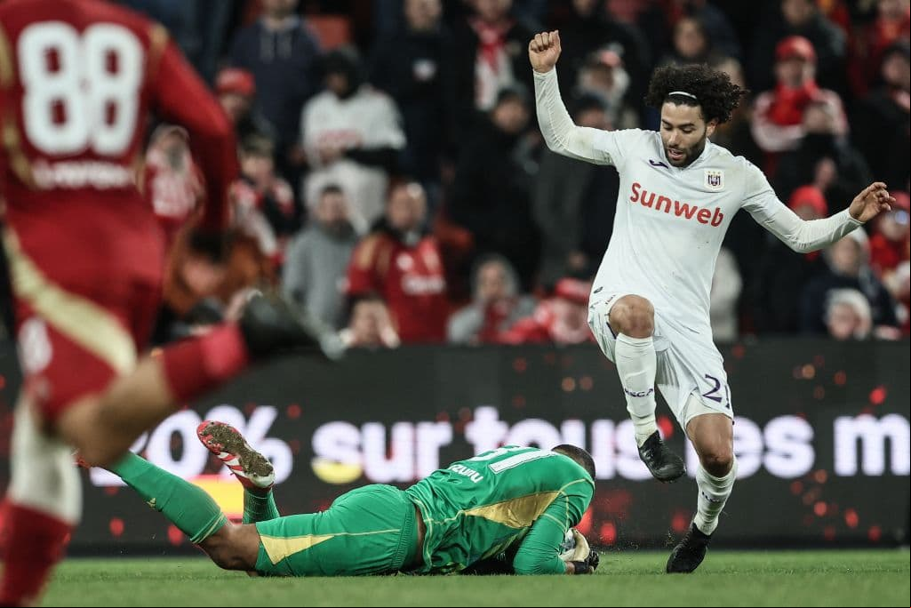 ¡Sorpresa! Chino Huerta tiene nuevo técnico en el Anderlecht