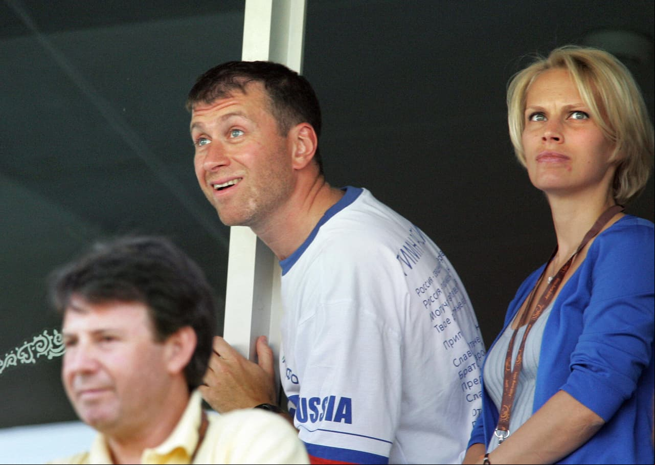 Por aquellas épocas, Roman Abramovich, dueño del Chelsea, era fanático de la selección de Rusia. Nunca más se le ha vuelto a ver apoyando a su combinado nacional.