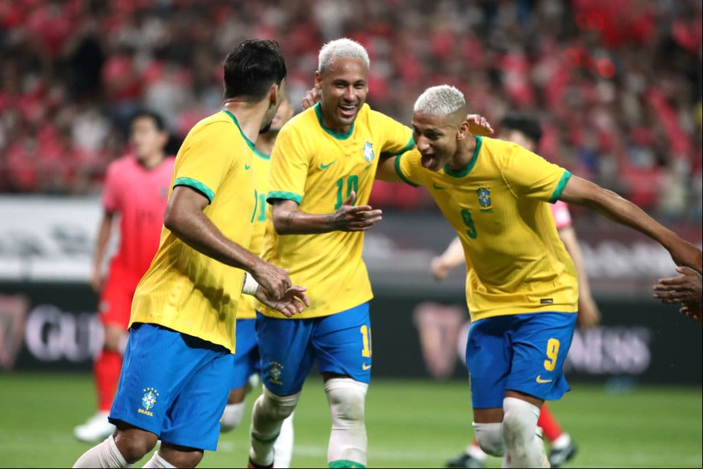 Brasil goleó 5-1 a Corea en Seúl. Richarlison, Neymar en dos ocasiones, Coutinho y Gabriel Jesus fueron los goleadores de los brasileños, mientras que el tanto surcoreano lo anotó Hwang Ui-Jo.