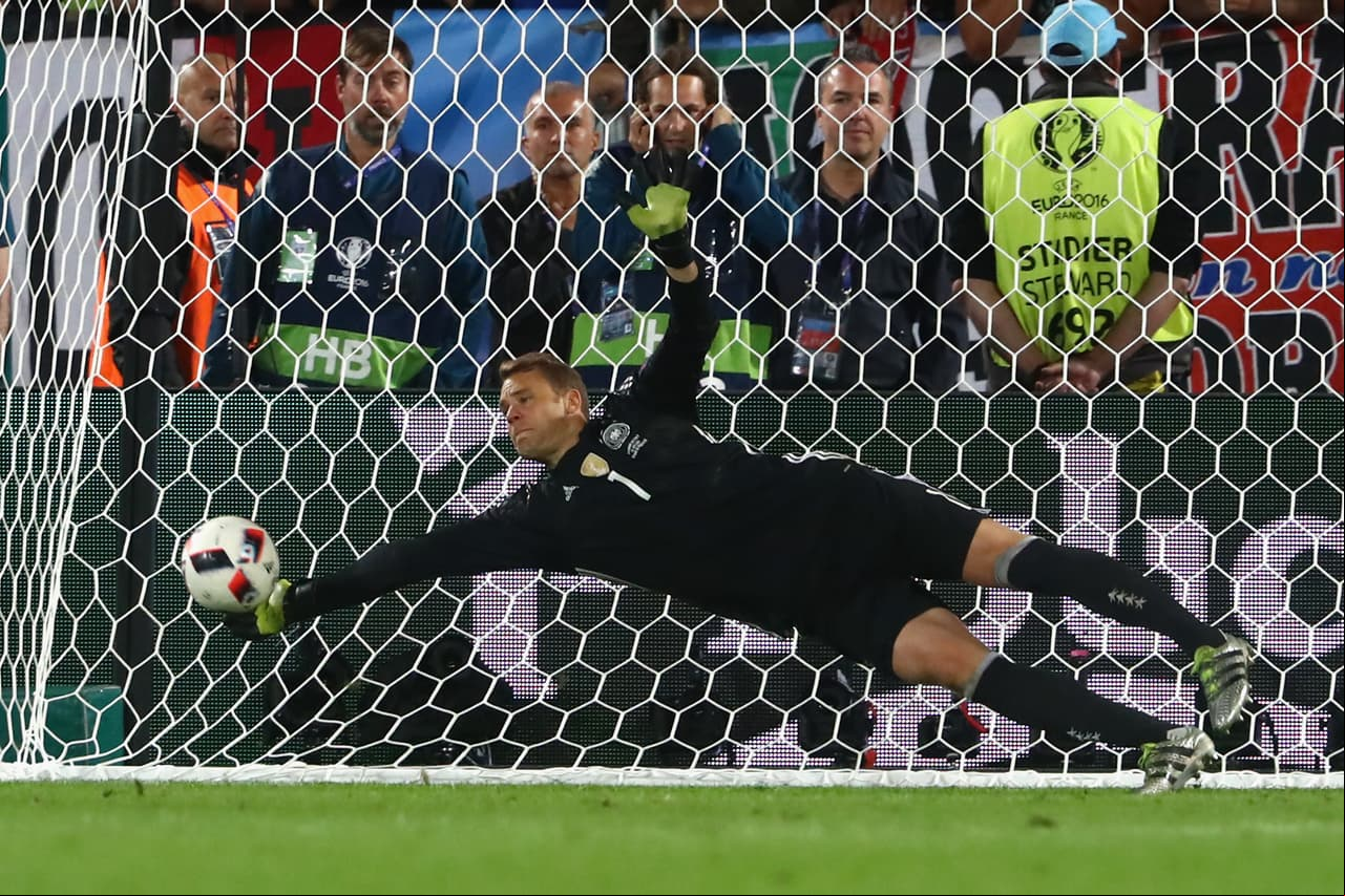 Manuel Neuer: Para muchos, el mejor portero de la actualidad. Defiende el marco del Bayern Munich y de la selección de Alemania.