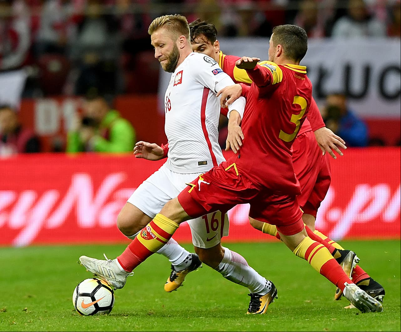 Montenegro, mientras trataba de cuidarse de una Polonia fortalecida anímicamente, también buscaba el resultado para seguir vivo.