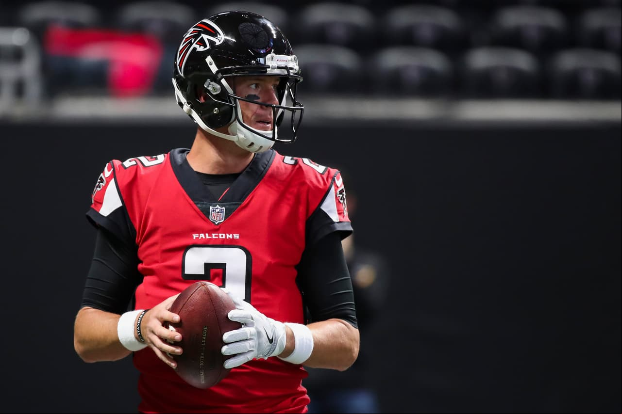 <b>5. MATT RYAN | Atlanta Falcons</b>
<br>Luego de su magistral temporada 2016, las expectativas en Ryan son muy altas pese a que ya no tiene a Kyle Shanahan como su coordinador ofensivo. Los Falcons fueron una amenaza aérea el año pasado y Ryan entregó 347 puntos siendo el segundo mejor del Fantasy gracias a sus casi 5 mil yardas y 38 touchdowns. Esta campaña será más complicada para Atlanta pero eso no disminuirá a 
<i>Matty Ice</i> de aprovechar al increíble Julio Jones y otras armas como Mohamed Sanu, Taylor Gabriel y Tevin Coleman.