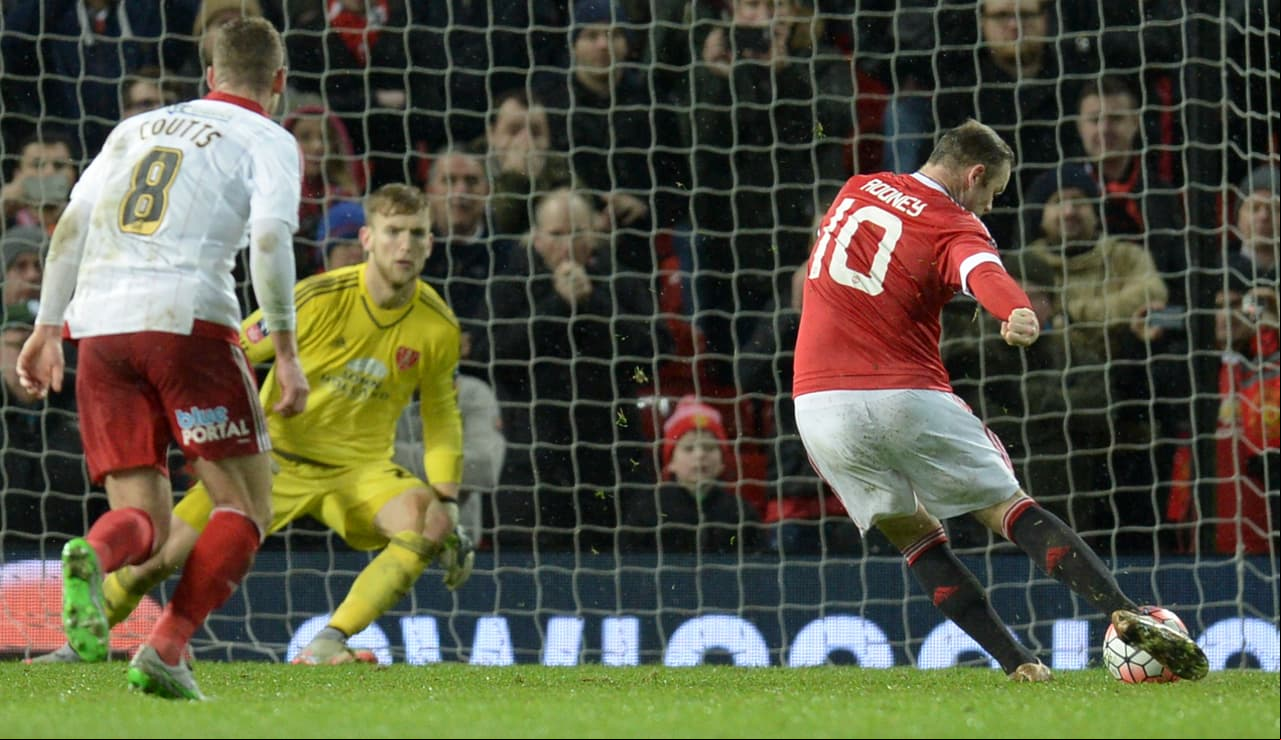 Wayne Rooney y su playera del Manchester United con el número 10 en la espalda es el noveno lugar.
