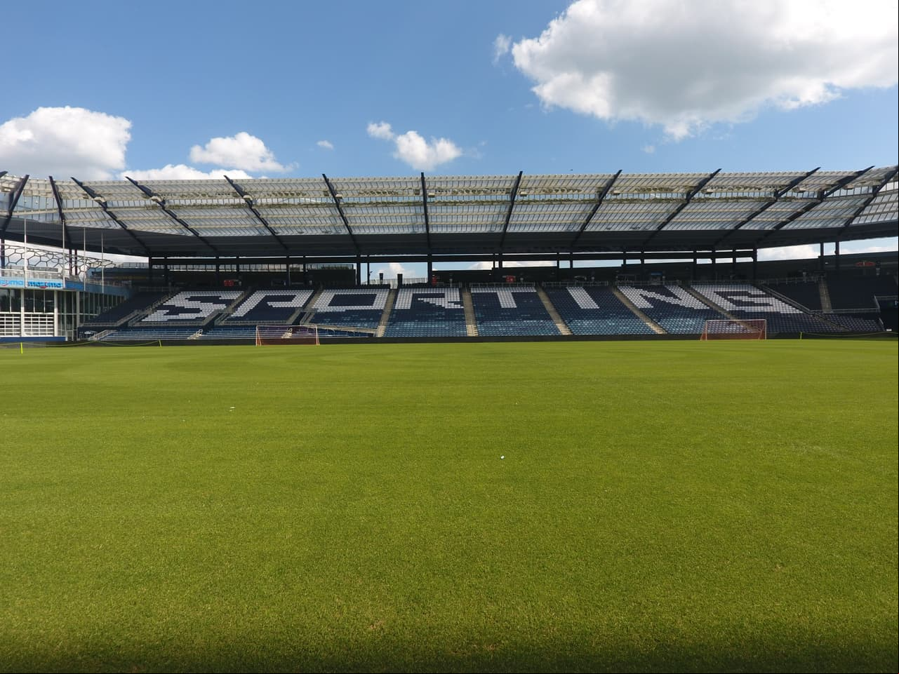 Ya desde adentro se puede ver que el escenario cuenta con una de las mejores canchas de la MLS.
