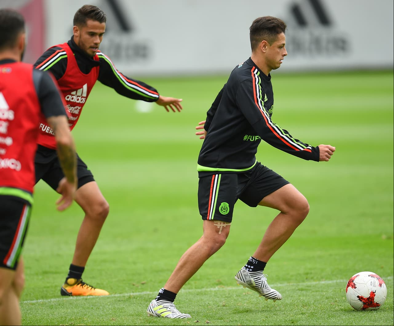 'Chicharito' incluso fue considerado uno de los mejores volantes dentro del comienzo de la Premier League, lo que muestra su versatilidad en la cancha.