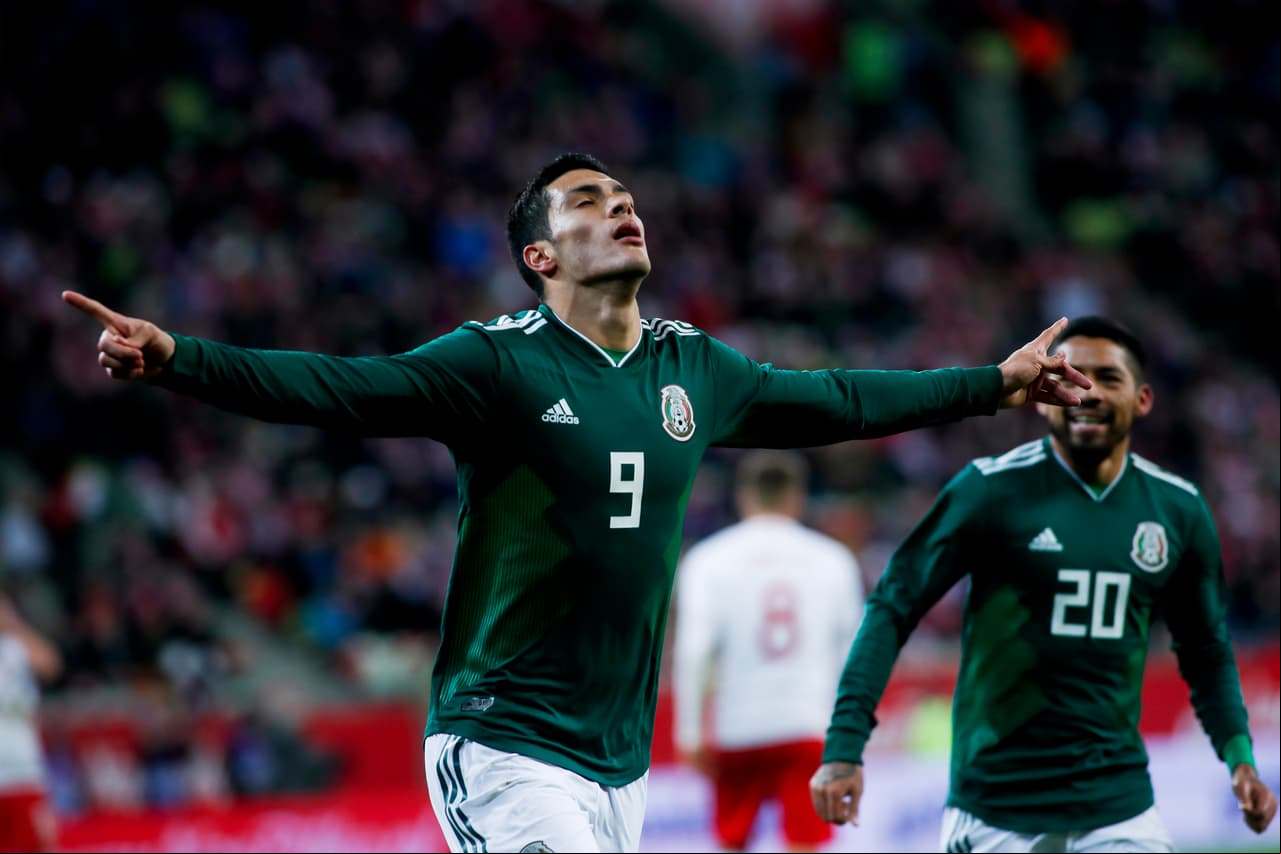 En esa misma posición también está 
<b>Raúl Jiménez.</b> El delantero del Benfica marcó ante El Salvador (Eliminatorias), Irlanda (Amistoso), Honduras (Eliminatorias), Nueva Zelanda (Confederaciones) y Polonia (Amistoso).