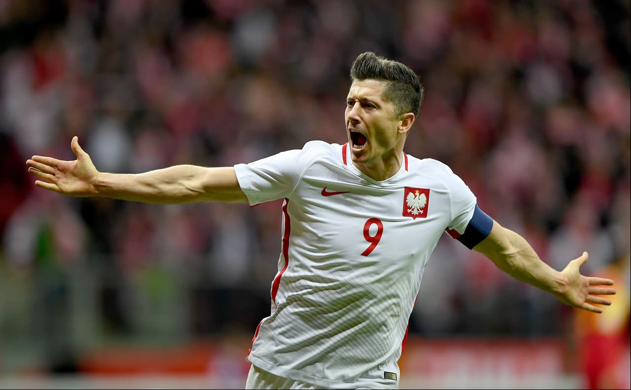 Polonia se convirtió en el clasificado número 15 hacia el Mundial de Rusia 2018 con su triunfo 4-2 contra Montenegro, que lo confirmó como el mejor del grupo E en la última fecha.