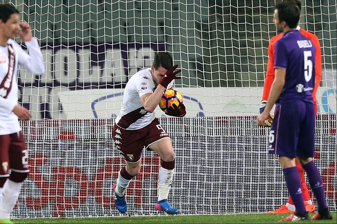 Belotti sí logró hacer el 2-1 a la salida de un córner. Es el goleador de moda en Italia.
