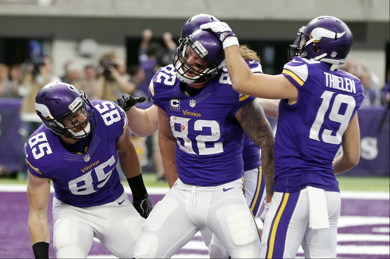 7. Kyle Rudolph | Minnesota VikingsTuvo su año dorado en 2016 al ser el ala cerrada con más recepciones en toda la liga. Ahora, con 27 años de edad, está listo para estar en el momento más alto de su carrera y si logra ser consistente, debes considerarlo para tu equipo.