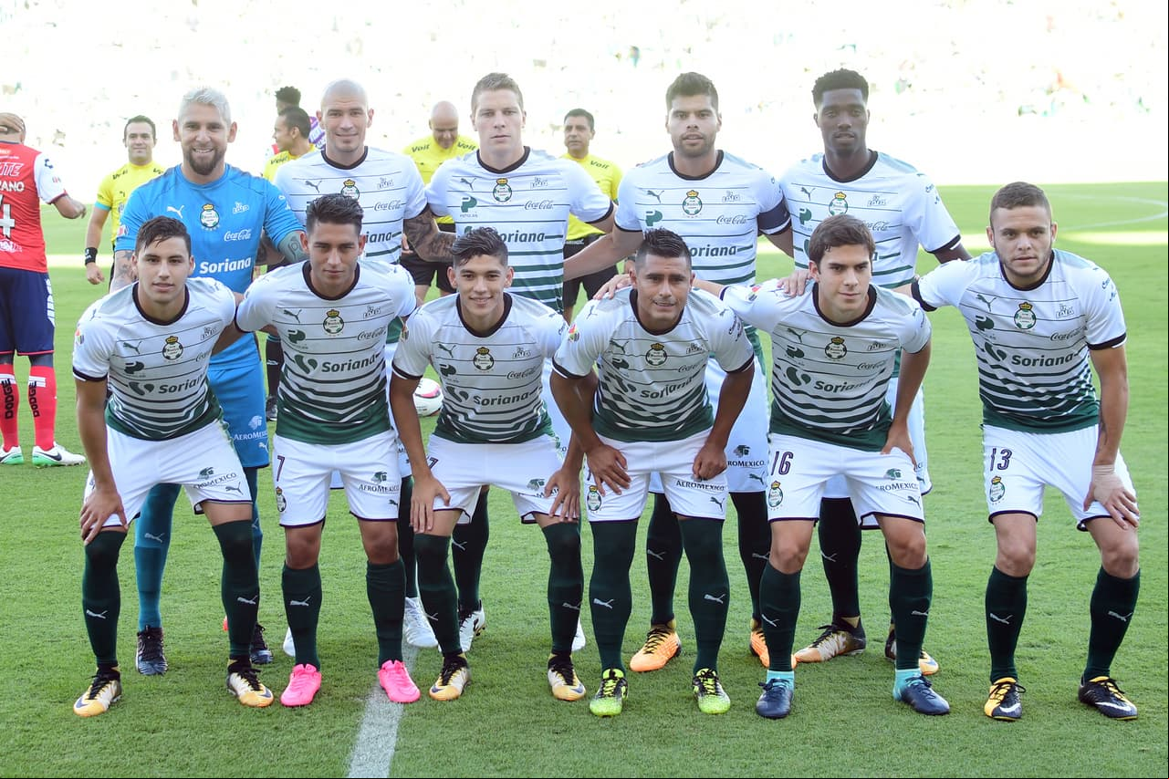 <b>8. Santos Laguna: 40.7 millones de dólares. </b>
<br>
<br>El equipo de Chepo de la Torre tampoco ha tenido un buen campeonato a pesar de tener una nómina bastante decente. Su jugador más caro es el defensa Carlos Izquierdoz, su valor supera los 4.1 millones de dólares.