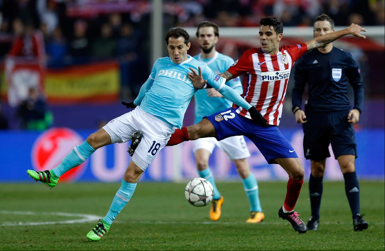 Luego de 102 partidos, cuatro goles y tres temporadas en el PSV Eindhoven, la continuidad de Guardado se empezó a poner en duda luego de que el equipo no clasificó a Champions League.