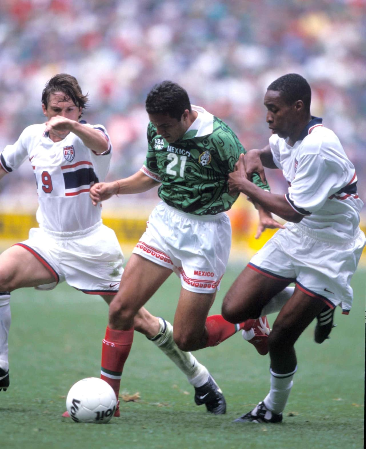 Bora comenzó a foguear a jóvenes menores de 23 años, como Cuauhtémoc Blanco.