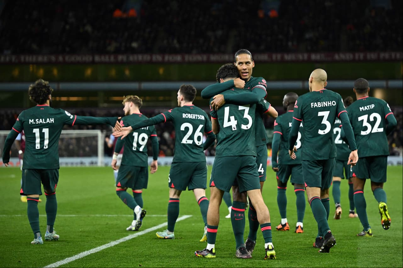 Con una gran actuación de Mohamed Salah, el Liverpool recortó distancias en la pelea por un lugar de la Champions League al vencer por 1-3 al Aston Villa de Unai Emery. Tantos de Salah, Van Dijk y Bajcetic dieron la victoria para los Reds.