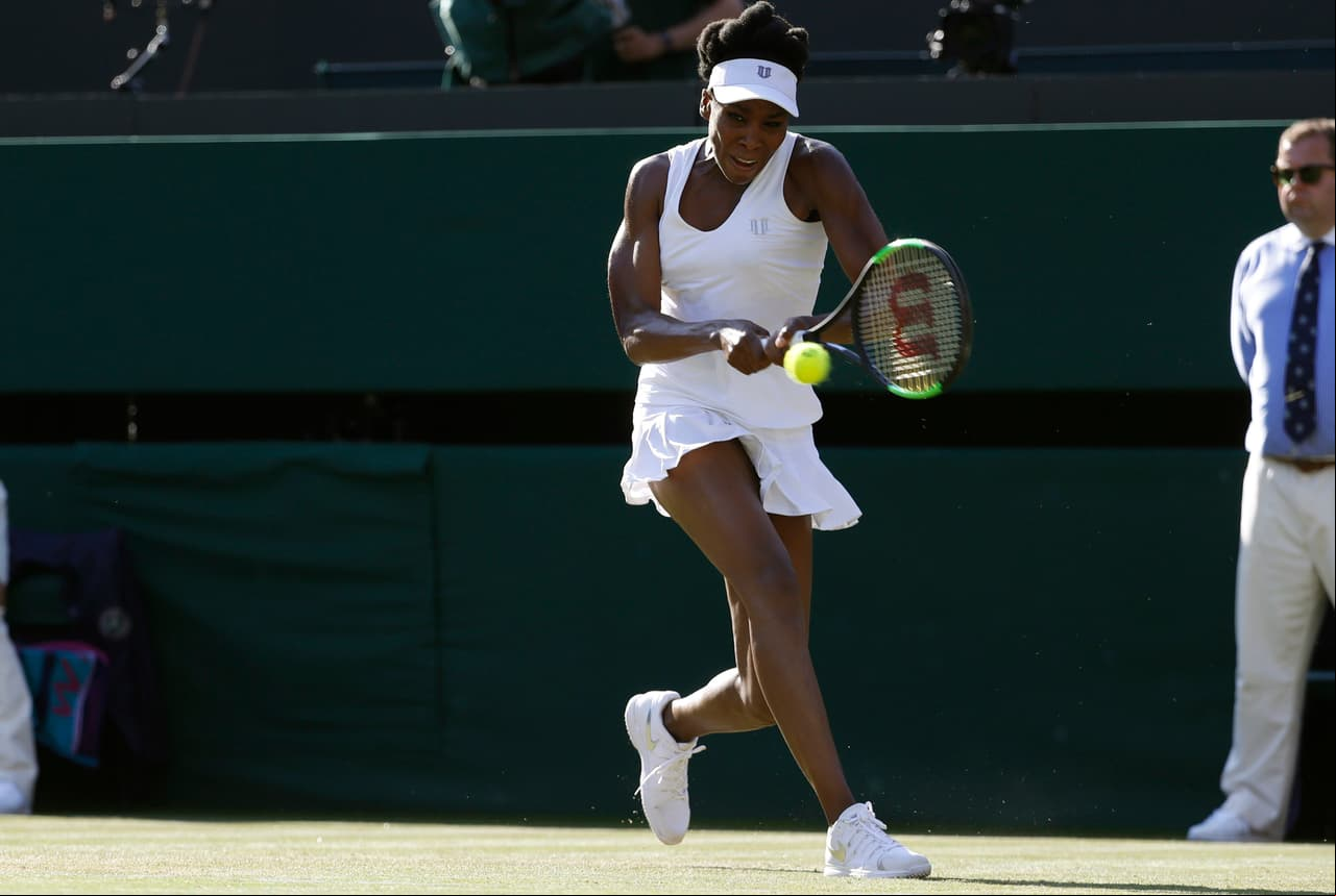 La estadounidense Venus Williams tuvo que esforzarse más para ratificar su favoritismo contra la japonesa Qiang Wang, que comenzó arriba del juego con un 6-4.